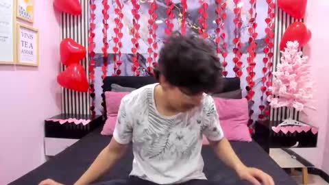 Snapshot of desire_ecstasy chatting on 02.13.26 desire_ecstasy online show from 02.13.26