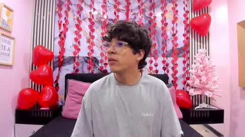 Snapshot of desire_ecstasy chatting on 02.18.26 desire_ecstasy online show from 02.18.26