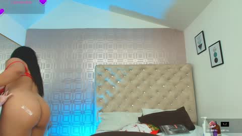 Snapshot of desire_sara chatting on 01.20.25 Sara Desire online show from 01.20.25