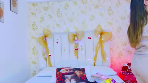 Sara Desire online show from 12.16.25