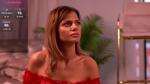 Snapshot of desiredmia_ chatting on 10.08.25 Mia online show from 10.08.25