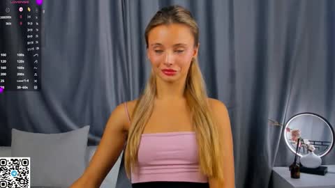 Snapshot of desireeclipse chatting on 11.29.25 Willow online show from 11.29.25