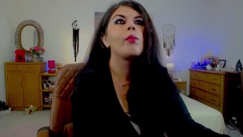 Snapshot of desirehellen chatting on 05.19.26 HellenMoon online show from 05.19.26