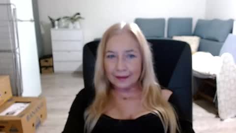 Snapshot of desiresofia chatting on 12.17.24 S O F I A online show from 12.17.24