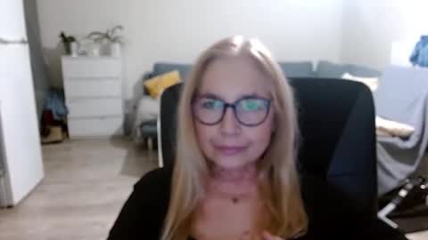 Snapshot of desiresofia chatting on 01.06.25 S O F I A online show from 01.06.25