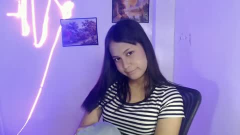 Snapshot of dess_morena chatting on 06.18.26 Dess online show from 06.18.26