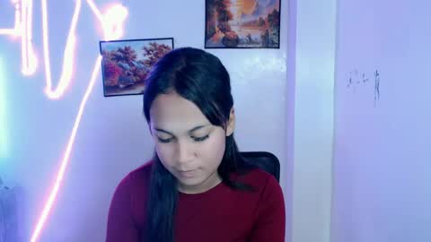 Snapshot of dess_morena chatting on 06.25.26 Dess online show from 06.25.26