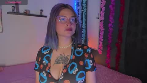 Snapshot of destiny14_ chatting on 11.25.25 Dani online show from 11.25.25