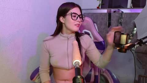 Snapshot of destinya_ chatting on 05.25.26 destinya_ online show from 05.25.26