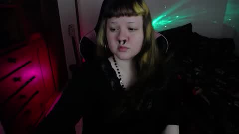 Snapshot of destroyall420 chatting on 01.18.26 Lola Bdsm and fries online show from 01.18.26