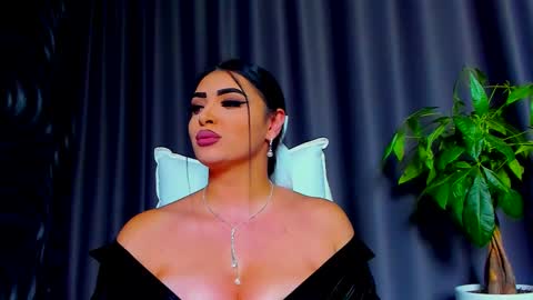 Snapshot of devashaqueen chatting on 02.19.25 Devasha online show from 02.19.25