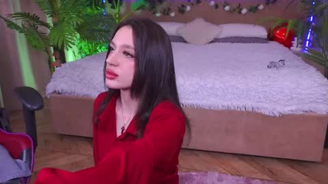 Snapshot of devilinee chatting on 03.06.25 devilinee online show from 03.06.25