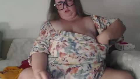 Snapshot of devilschick chatting on 10.28.25 DevilsChick -- OF online show from 10.28.25