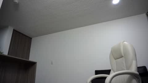 Devin Hunter online show from 01.08.25