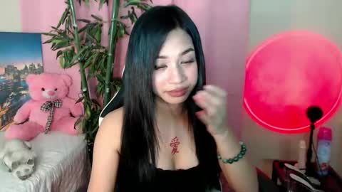 Snapshot of devine_goddessx chatting on 01.31.25 Devine Greyson online show from 01.31.25