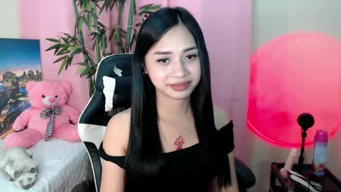 Snapshot of devine_goddessx chatting on 02.01.25 Devine Greyson online show from 02.01.25