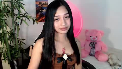 Snapshot of devine_goddessx chatting on 02.06.25 Devine Greyson online show from 02.06.25