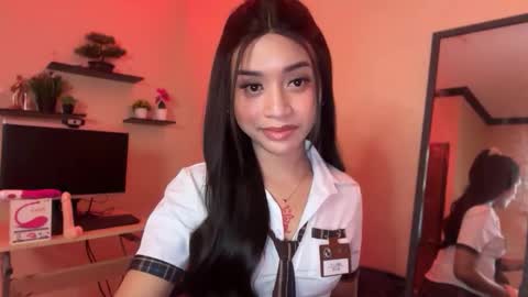 Snapshot of devine_goddessx chatting on 09.22.25 Devine Greyson online show from 09.22.25