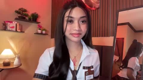 Snapshot of devine_goddessx chatting on 09.24.25 Devine Greyson online show from 09.24.25