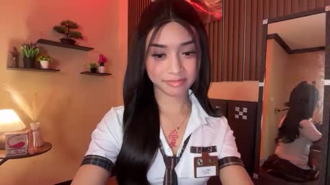 Snapshot of devine_goddessx chatting on 09.26.25 Devine Greyson online show from 09.26.25