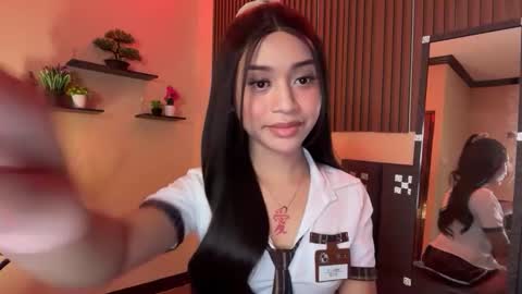 Snapshot of devine_goddessx chatting on 09.28.25 Devine Greyson online show from 09.28.25