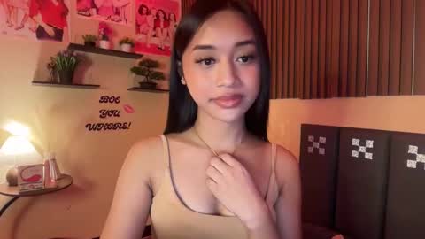 Snapshot of devine_goddessx chatting on 10.04.25 Devine Greyson online show from 10.04.25