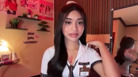 Snapshot of devine_goddessx chatting on 10.06.25 Devine Greyson online show from 10.06.25