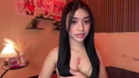 Snapshot of devine_goddessx chatting on 10.19.25 Devine Greyson online show from 10.19.25