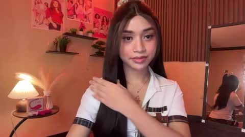 Snapshot of devine_goddessx chatting on 10.22.25 Devine Greyson online show from 10.22.25