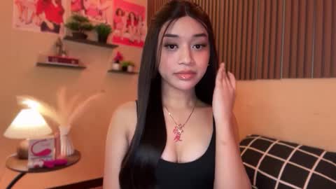 Snapshot of devine_goddessx chatting on 10.30.25 Devine Greyson online show from 10.30.25