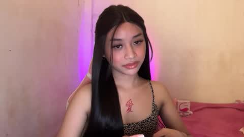 Snapshot of devine_goddessx chatting on 11.08.25 Devine Greyson online show from 11.08.25