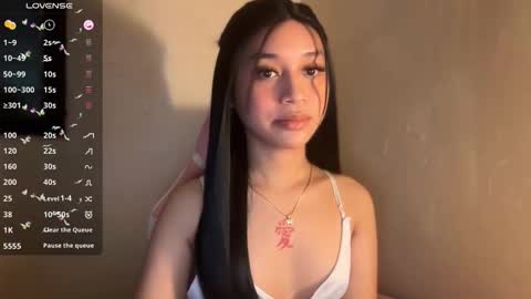 Snapshot of devine_goddessx chatting on 11.12.25 Devine Greyson online show from 11.12.25