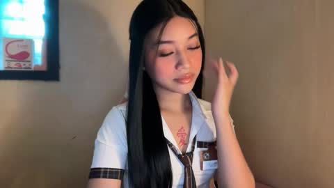 Snapshot of devine_goddessx chatting on 11.13.25 Devine Greyson online show from 11.13.25