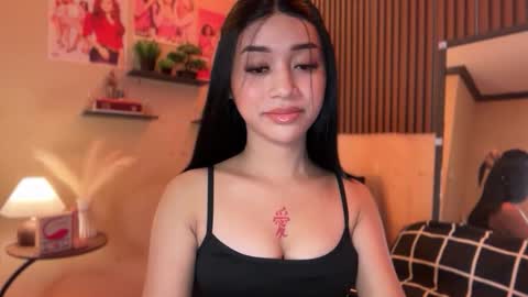 Snapshot of devine_goddessx chatting on 11.18.25 Devine Greyson online show from 11.18.25