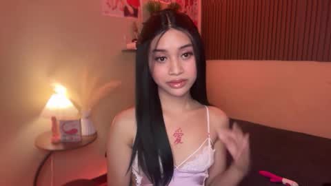 Snapshot of devine_goddessx chatting on 11.21.25 Devine Greyson online show from 11.21.25