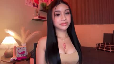 Snapshot of devine_goddessx chatting on 11.23.25 Devine Greyson online show from 11.23.25