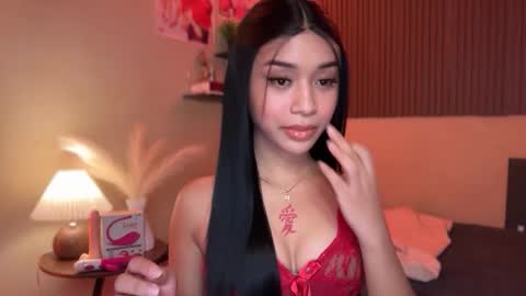 Snapshot of devine_goddessx chatting on 11.24.25 Devine Greyson online show from 11.24.25