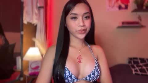 Snapshot of devine_goddessx chatting on 12.14.25 Devine Greyson online show from 12.14.25