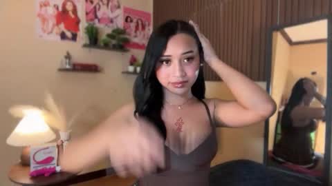 Snapshot of devine_goddessx chatting on 05.10.26 Devine Greyson online show from 05.10.26