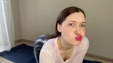 Snapshot of devonaangela chatting on 09.16.25 Angel online show from 09.16.25