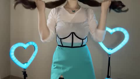 Snapshot of devonaangela chatting on 10.05.25 Angel online show from 10.05.25