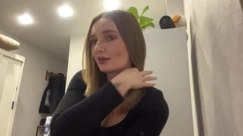 Snapshot of devoramarkuson chatting on 11.20.25 Mira online show from 11.20.25