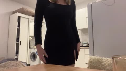 Snapshot of devoramarkuson chatting on 11.28.25 Mira online show from 11.28.25