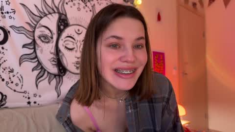 Snapshot of di_n_alex chatting on 01.10.25 Di Alex online show from 01.10.25