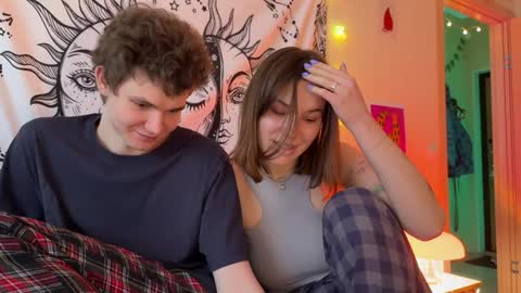 Snapshot of di_n_alex chatting on 01.16.25 Di Alex online show from 01.16.25