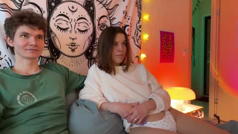 Snapshot of di_n_alex chatting on 01.17.25 Di Alex online show from 01.17.25