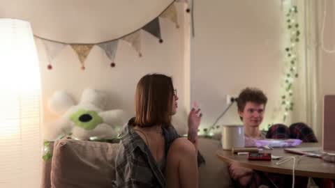 Snapshot of di_n_alex chatting on 01.18.25 Di Alex online show from 01.18.25