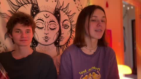 Snapshot of di_n_alex chatting on 02.02.25 Di Alex online show from 02.02.25