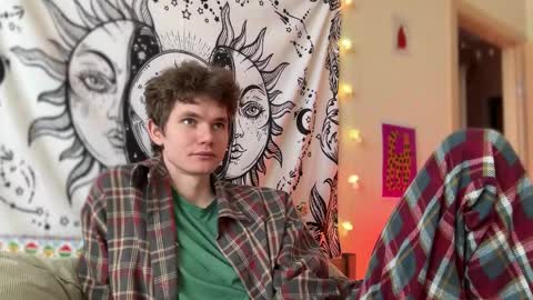 Snapshot of di_n_alex chatting on 02.13.25 Di Alex online show from 02.13.25