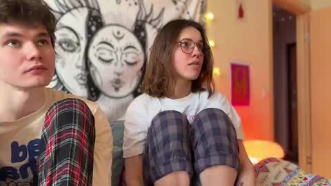 Snapshot of di_n_alex chatting on 02.15.25 Di Alex online show from 02.15.25